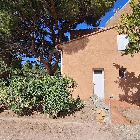 Paisible Maison A L'ombre Des Pins Hébergement de vacances Fitou