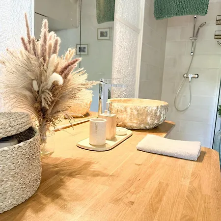Paisible Maison A L'ombre Des Pins Hébergement de vacances